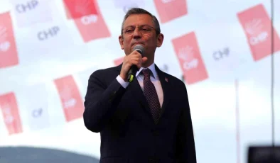 CHP Genel Başkanı Özgür Özel, Dikili’de Halk Buluşması Düzenledi