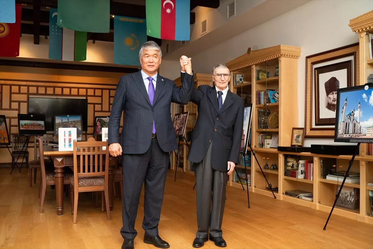 Aziz Sancar’a Kültür Elçisi Nişanı