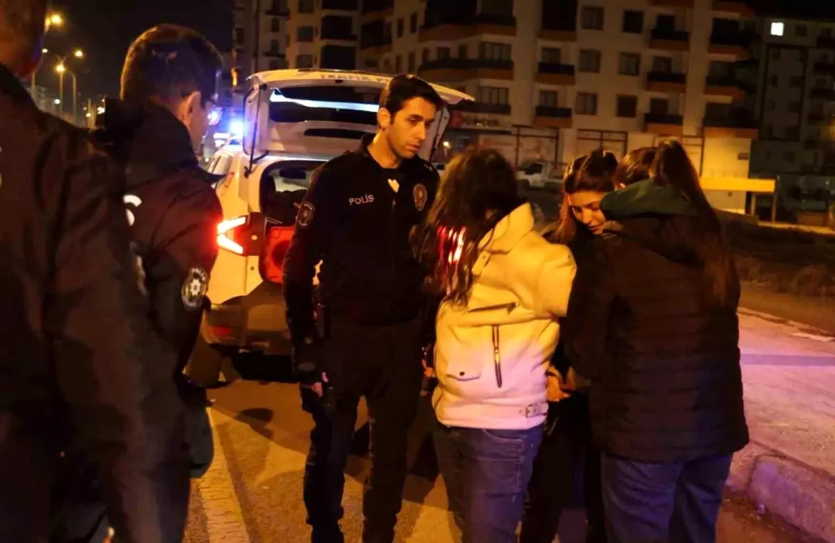 Aksaray’da Kendini Yola Atan Kadın Tehlike Yarattı
