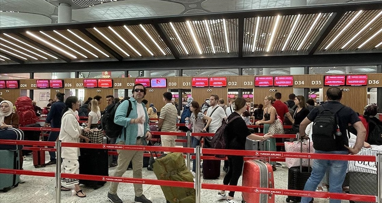 İstanbul Havalimanı’nda bayram tatili dönüşü yoğunluğu